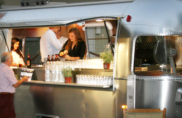 אוטו אוכל מיוחד למגוון אירועים אצלנו בפרו פוד