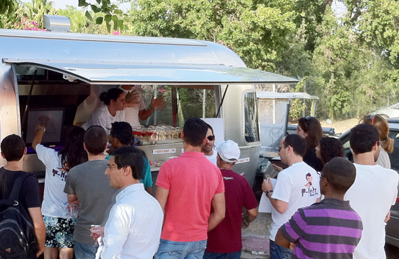 אוטו אוכל להשכרה אצלנו בפרו פוד